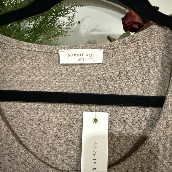 Sophie Rue Tan Ribbed Long Sleeve Blouse size small - Picture 3 of 7